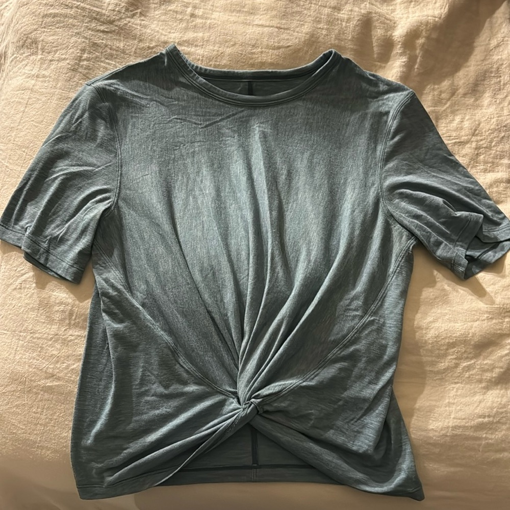Lululemon training cropped twist top!